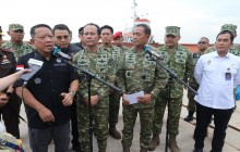 Gagalkan Penyelundupan LTJ dan Unsur Radioaktif Ilegal, Kasum TNI dan Pangkoarmada RI Tinjau Barang 