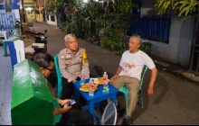 Polisi Hadir di Tengah Warga Kayu Putih, Bhabinkamtibmas Sosialisasikan Cooling System dan Layanan D