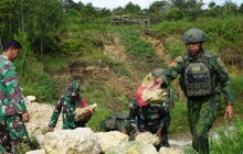 TNI AL SATGAS YONIF 2 MARINIR DAN KODIM 1703/DEIYAI BERSINERGI BANGUN HARAPAN WARGA