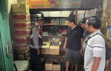 Polsek Pulogadung dan Satpol PP Tertibkan Penjualan Minuman Beralkohol Tanpa Izin di Jatinegara Kaum