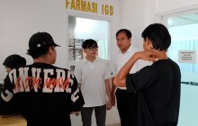 Respons Cepat Layanan Polisi 110, Polsek Cipayung Evakuasi Pria yang Mengalami Gangguan Kesadaran ke