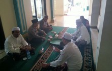 Sholat Jumat Keliling, Bhabinkamtibmas Kelurahan Dukuh Pererat Silaturahmi