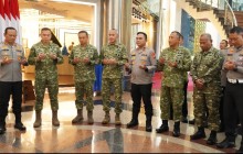 Pangdam Jaya Berikan Kejutan Kepada Kapolda Metro Jaya Pada Hari Bhayangkara  Ke-80
