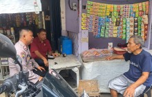Bhabinkamtibmas Cibubur Ajak Warga Perkuat Siskamling dan Tingkatkan Kewaspadaan Lewat Ngopi Kamtibm