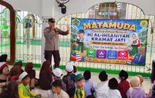 Police Go To School, Polsek Kramat Jati Bekali Siswa Baru MI Alihsaniyah Cegah Bullying, Tawuran, da