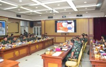 ASOPS PANGKORMAR MEMIMPIN RAPAT EVALUASI SEMESTER I BIDANG OPERASI DAN LATIHAN KORPS MARINIR TA 2026