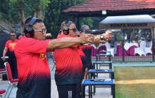 PANGKORMAR TINGKATKAN KESIAPSIAGAAN PRAJURIT MELALUI LATIHAN MENEMBAK