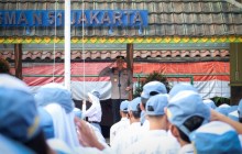 Jadi Pembina Upacara di SMA 51, Kapolres Jaktim Ingatkan Pelajar Jauhi Tawuran dan Narkoba