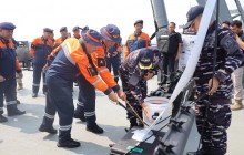 DANSESKOAL TERIMA PENYEMATAN BREVET KEHORMATAN HIDRO-OSEANOGRAFI TNI AL 