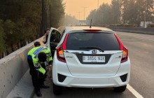 Polantas Karib Bersama Personil Induk PJR BSD Korlantas Polri Membantu Ibu-Ibu Pecah Ban di Tol BSD