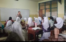 Bhabinkamtibmas Goes to School, Polsek Cakung Edukasi Pelajar SMK Al Ahyar 1 Jauhi Tawuran dan Narko