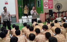Polsek Cakung Goes to School, Ajak Pelajar SMK IPTEK Fokus Belajar dan Jauhi Provokasi