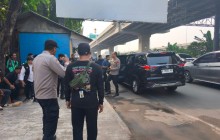 Polsek Bekasi Barat Berikan Pelayanan Pengamanan Giat Masyarakat di Pos Pam Sumber Arta