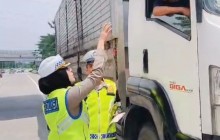 Induk PJR BSD Korlantas Polri Intenskan  Blue Light Patrol Tindak Tegas Kendaraan Patkir sembarangan