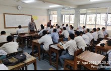 Bhabinkamtibmas Polsek Cakung Goes to School, Bekali Pelajar SMK Ristek Kikin dengan Edukasi Kamtibm