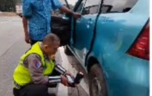Polantas Karib, Personel Induk PJR BSD Aiptu Tri Cahyadi Bantu Pengendara dengan Pompa Oksigen Porta