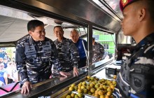 PERINGATI HUT KE-81, TNI AL GELAR BAKTI SOSIAL DAN BAKTI KESEHATAN DI MUARA ANGKE