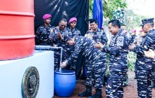 PANGKORMAR DAMPINGI WAKASAL TINJAU BAKTI SOSIAL DAN BAKTI KESEHATAN PASMAR 2