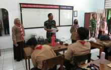 Babinsa Koramil 08/Duren Sawit Sosialisasikan Rekrutmen TNI AD Kepada Pelajar SMA Perguruan Rakyat-2
