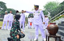 ACARA TRADISI PENYIRAMAN AIR KEMBANG KENKAT PRAJURIT DAN PNS DI LINGKUNGAN SESKOAL