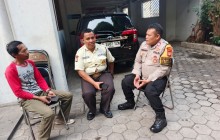 Bhabinkamtibmas Rawamangun Sambangi Gereja Kristen Jawa, Perkuat Sinergi dan Pesan Kamtibmas