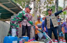 Dandim Klaten Bersama Bupati dan Kapolresta Salurkan 10.000 Liter Air Bersih ke Warga Kemalang