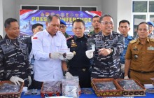 GAGALKAN PEREDARAN NARKOTIKA, TNI AL AMANKAN RIBUAN CARTRIDGE LIQUID VAPE TERINDIKASI KOKAIN DI LAMP