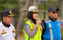Korlantas Polri Polisi Bersama Masyarakat  Ka induk BSD Kompol Darma Memberikan Edukasi untuk Sopir 