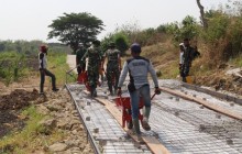 Personel Satgas TMMD Atur Material Dan Pengerjaan Jalan Secara Bertahap