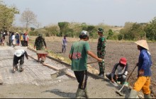 Gotong Royong Warga Perkuat Kelancaran Pembangunan Infrastruktur Desa