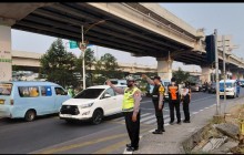 Polsek Duren Sawit Gelar Pengaturan Lalu Lintas Pagi di TL Borobudur, Bantu Urai Kepadatan