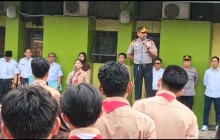 Cegah Bullying di Sekolah, Kapolsek Duren Sawit Kompol Sutikno Ajak Pelajar Berani Melawan Kekerasan