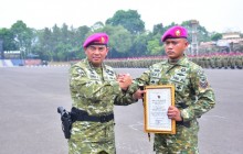 PANGKORMAR APRESIASI AKSI HEROIK PRAJURIT KORPS MARINIR SELAMATKAN ANAK KORBAN KEBAKARAN KAPAL