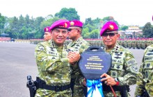 PANGKORMAR PERKUAT KEMANDIRIAN LOGISTIK DAN MOBILITAS PASUKAN MELALUI PENYERAHAN KENDARAAN OPERASION
