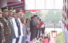 KODAERAL V HADIRI UPACARA HARI SUMPAH PEMUDA KE-98 DI BALAI KOTA SURABAYA
