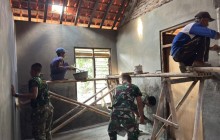Gotong Royong TNI dan Warga Warnai Pembangunan RTLH TMMD Kodim Klaten di Trucuk