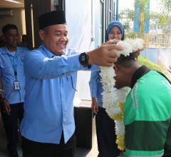 Harkonas 2026: Datang Bayar Air, Pelanggan PDAM Tirta Benteng Pulang Bawa Bunga