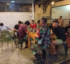 Babinsa Koramil 0901-01/Samarinda Ulu Gelar Nobar Bola Gembira Piala Dunia 2026 Bersama Masyarakat