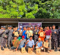PATROLI DI PERBATASAN, TNI AL KRI KUJANG-642 GELAR BAKTI KESEHATAN