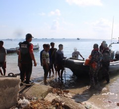 KRI MARLIN-877 BERHASIL EVAKUASI KORBAN SELAMAT KLM NURUL SALSA 01 DI KEPULAUAN SELAYAR
