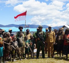 Tembus Medan Ekstrem, Koops TNI Habema Berhasil Salurkan 2 Ton Bantuan Kemanusiaan ke Tiga Distrik d