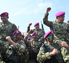 PERKUAT SINERGITAS, TNI AL ANGKAT PEJABAT NEGARA DAN TNI SEBAGAI WARGA KEHORMATAN KORPS MARINIR
