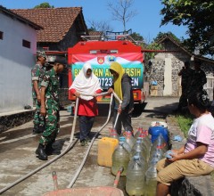 Kodim 0723/Klaten Salurkan Bantuan Air Bersih Untuk Warga Lereng Merapi