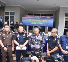 TNI AL GAGALKAN PEREDARAN RIBUAN LITER MINUMAN KERAS ILEGAL DI PELABUHAN BAKAUHENI