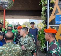 KODAM JAYA BANTU POLRI SEKAT DAN HALAU MASSA UNJUK RASA DI DEPAN GEDUNG DPR/MPR RI