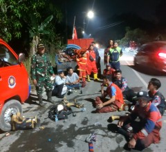 SIGAP !, BABINSA BANTUAS BERSAMA RELAWAN PADAMKAN KEBAKARAN LAHAN PT TIRTA MAHAKAM