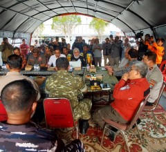 Lokalisasi dan Padamkan Api, Lanal Banjarmasin Bersama Dishut Kalsel Jinakkan Karhutla Gambut