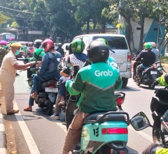 ANTISIPASI DAMPAK ABU VULKANIK, KORPS MARINIR BAGIKAN 1.000 MASKER