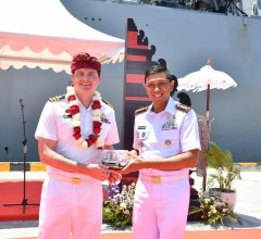 LANAL DENPASAR-BALI SAMBUT KEDATANGAN KPA AUSTRALIA HMAS SYDNEY DDG42 DI PELABUHAN BENOA
