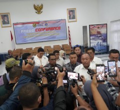 TNI AL DAN KEMENTERIAN ESDM BERSINERGI TINDAK DUGAAN PELANGGARAN DISTRIBUSI BBM KAPAL SPOB NURFAIZA 